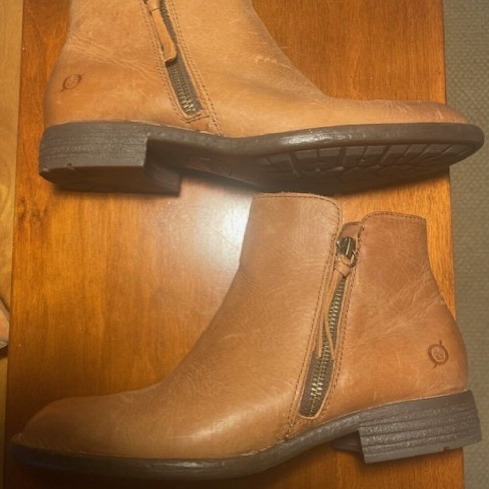 Born Womens Brown Booties 7 1/2 M  NWT
